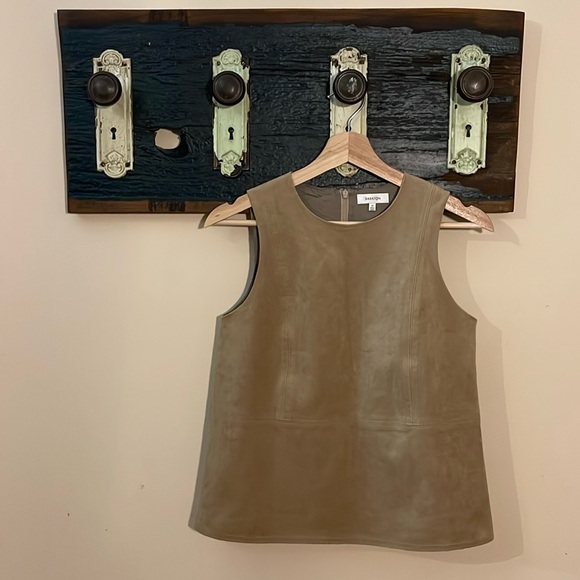 Aritzia Babaton Vegan Suede Rolando Sleeveless
Top Size XS - Picture 3 of 16